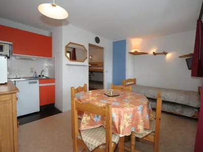 Appartement à Les Menuires, Studio cabine 4 pers Les Menuires - Balcon sud, ski aux pieds, proche commerces et ESF - L907738