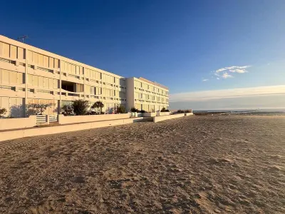 Appartement à Le Grau du Roi, Spacieux T2 avec piscine et parking, proches des plages - L907800