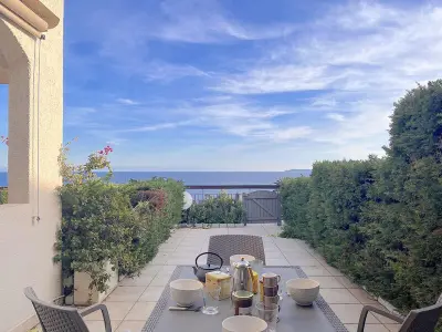 Appartement à Rayol Canadel sur Mer, Appartement calme avec piscine et parking, proche plage, pour 4 personnes au Rayol-Canadel - L907890