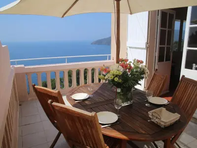 Appartement à Cavalaire sur Mer, Appartement T3 75m², 2 terrasses avec accès direct aux calanques, WIFI, parking privatif - L907918