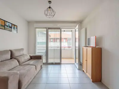 Appartement à Hendaye, Appartement moderne avec terrasse et parking sur les hauteurs d'Hendaye - L908016