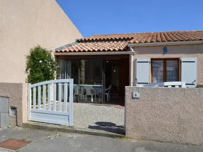 Maison à Fleury Saint Pierre la Mer, Charmante Villa 3 Chambres à 800m de la Plage avec Véranda et Terrasse, Quartier Calme - L864930