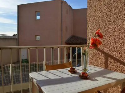 Appartement à Fleury Saint Pierre la Mer, Appartement T2 à Saint Pierre la Mer, proche plage, loggia sud, parking, animaux acceptés - L908089