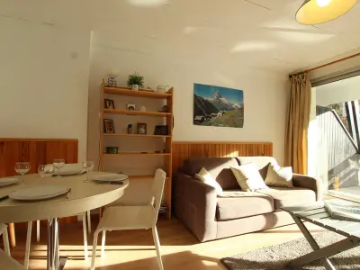 Appartement à Saint Chaffrey , Appartement cosy pour 6 à Chantemerle, Serre-Chevalier. Balcon, parking, casier à ski, 2 étoiles. - L908158