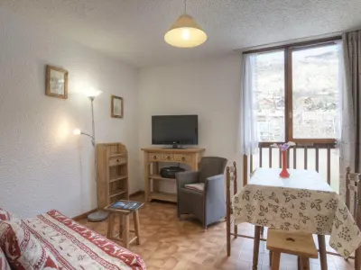 Appartement à Saint Chaffrey , Studio cosy pour 2, Serre-Chevalier Chantemerle - Proche pistes, parking, casier à ski, animaux acceptés - N°908177