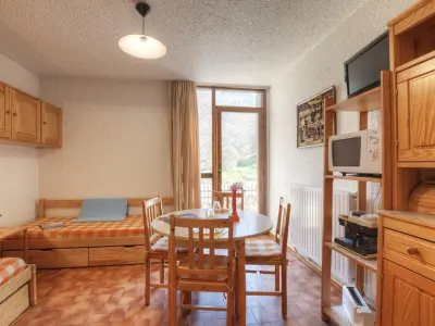 Appartement à Saint Chaffrey , Charmant studio tout équipé pour 2 pers, Serre-Chevalier, parking et casier à ski inclus - L908180