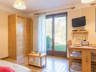 Appartement à Le Monêtier les Bains, Charmant studio cabine avec jardin privatif, près des pistes, 4 couchages, Le Monêtier-les-Bains - N°908236