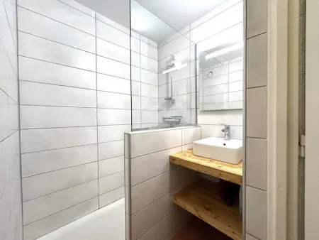 Charmant studio ski-in/ski-out 4 pers. avec piscine, jardin et parking à La Salle les Alpes - Photo 10