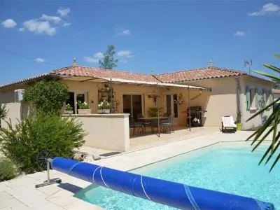 Maison à Vallon Pont d'Arc, Villa 4* à Vallon-Pont-d'Arc avec piscine privée, jardin clôturé, climatisation et WiFi - L864962