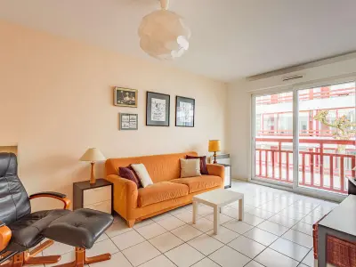 Appartement à Saint Jean de Luz, Spacieux Appartement 3* à Saint-Jean-de-Luz avec Parking, Terrasse et Proximité Commerces - L908303