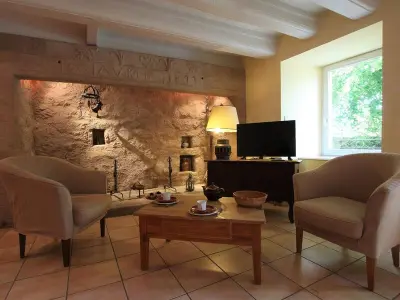 Gite à Vernassal, Maison spacieuse avec grande cour et terrasse, parfait pour familles, proche St-Paulien et Allègre. - L864974