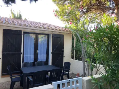 Villa à Port Leucate, Charmante Villa T2 à 350m de la Plage - 4 Pers, TV, Terrasse, Calme, Proche Commerces - L864981