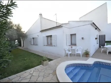 Villa à L'Ametlla de Mar, Villa à louer près de la plage sur la Costa Dorada avec piscine privée et espaces extérieurs aménagés - L865043