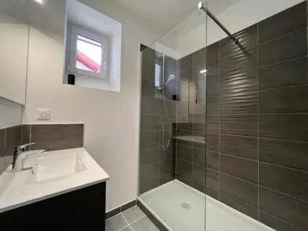 Appartement lumineux 3 pièces près des Halles et de la plage, wifi, clim, parkings proches - Photo 13