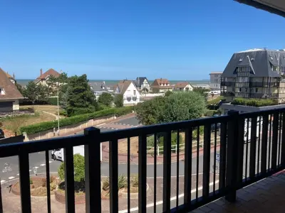 Appartement à Villers sur Mer, Appartement proche plage avec balcon, 4 couchages, parking privé, idéal pour familles! - L908426