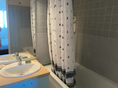 Appartement proche plage avec balcon, 4 couchages, parking privé, idéal pour familles! - Photo 6