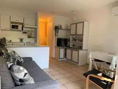 Appartement à Saint Raphaël, Studio Climatisé 2/3 Pers, Balcon, à 50m de la Plage et 200m du Centre-Ville de Saint-Raphaël - L908545