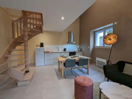 Charmante maison à Angoulême, cour privée, proche parc et bus, accueil bébé, Wifi, animaux acceptés - Photo 3