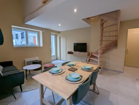 Charmante maison à Angoulême, cour privée, proche parc et bus, accueil bébé, Wifi, animaux acceptés - Photo 5