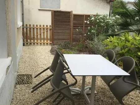 Charmante maison à Angoulême, cour privée, proche parc et bus, accueil bébé, Wifi, animaux acceptés - Photo 15