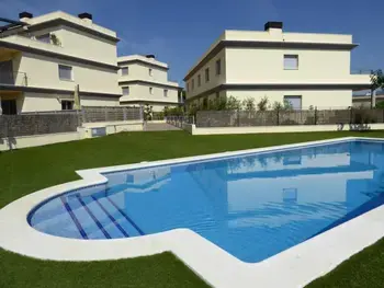 Appartement à Llançà, Appartement moderne avec piscine, terrasse, jardin et WIFI à 400m de la plage - Llançà - L908658