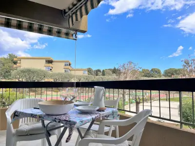 Appartement à Bormes les Mimosas, Studio à Bormes-les-Mimosas avec Terrasse, Piscine et Parking à Proximité de la Plage - L908663