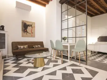 Toledo, Apartment in Tolède, Appart. moderne avec patio, clim, TV, WiFi, proche centre historique - idéal couples et familles ES-211-16 N°908741