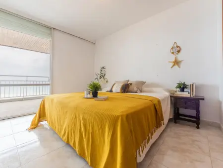 Appartement à La Pineda, Appartement en bord de mer avec terrasse privée à La Pineda – 3 chambres, WiFi gratuit - L908775