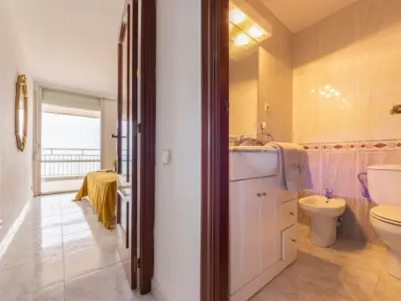 Appartement en bord de mer avec terrasse privée à La Pineda – 3 chambres, WiFi gratuit - Photo 2