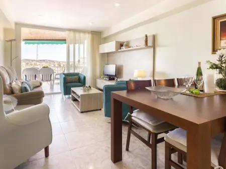 Appartement spacieux 3 chambres avec terrasse, clim et WIFI à La Pineda - Photo 2