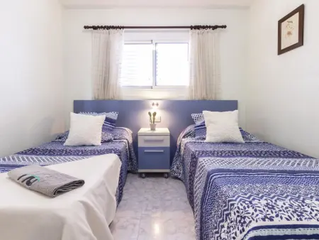 Appartement spacieux 3 chambres avec terrasse, clim et WIFI à La Pineda - Photo 3