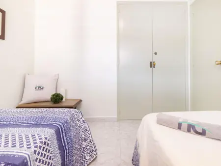 Appartement spacieux 3 chambres avec terrasse, clim et WIFI à La Pineda - Photo 8