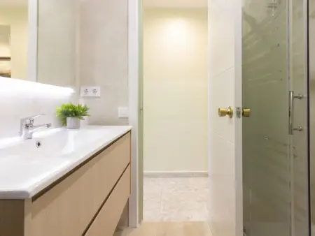 Appartement spacieux 3 chambres avec terrasse, clim et WIFI à La Pineda - Photo 14