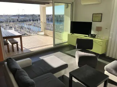 Appartement à Cap d'Agde, Appartement spacieux avec terrasse, solarium, parking et piscine - L908841