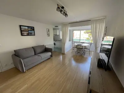 Appartement à Cap d'Agde, Appartement tout confort, à 200m de la plage avec parking privé et piscine - L908855