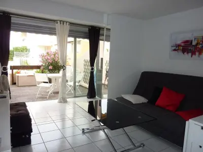 Appartement à Cap d'Agde, Appartement Cosy pour 4 avec Terrasse, Piscine et Parking au Centre-Port – Proche Plage ! - L908860