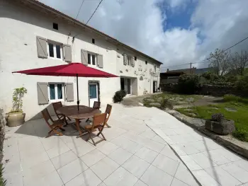 Gite à Autrac,Maison de vacances rénovée à la ferme, terrasse, proche du Parc Ardes, Puy de Dôme et Brioude FR-1-582-375 N°865555