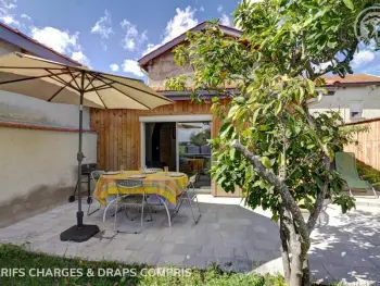 Gite à Balbigny,Gîte confort à Balbigny : 2 chambres, terrasse, jeux, équipements modernes, charges incluses FR-1-496-282 N°865624