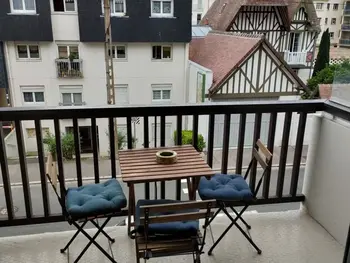 Wohnung in Trouville sur Mer,Appartement Équipé avec Balcon, Piscine et Parking Privé à Deux Pas de la Plage, Gare et Commerces FR-1-712-46 N°909163