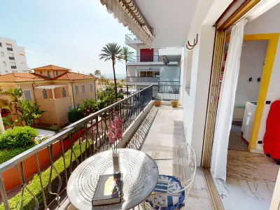 Appartement à Menton, Grand studio avec terrasse, proche plages et centre-ville, Menton - L909217