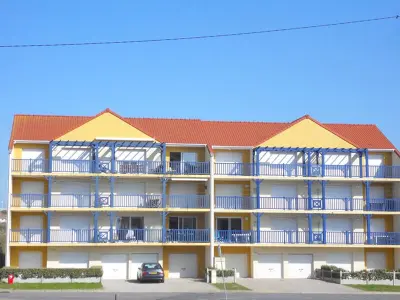 Appartement à Cucq Stella Plage, Bel appartement 2 chambres à 100m de la plage avec terrasse et parking, idéal pour familles - L909320