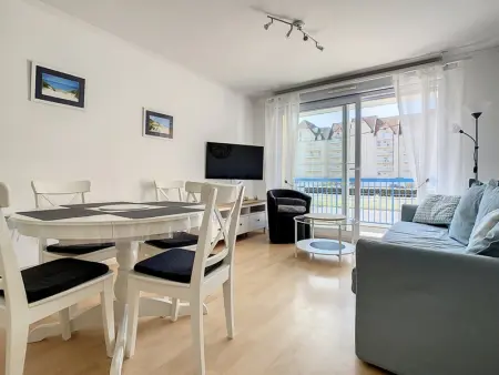 Appartement lumineux à 100m de la plage avec balcon, parking, idéal pour séjours courts et longs - Photo 2