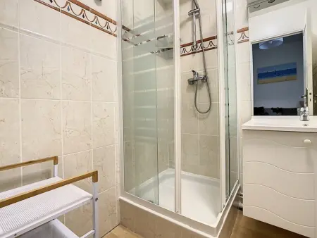 Appartement lumineux à 100m de la plage avec balcon, parking, idéal pour séjours courts et longs - Photo 11