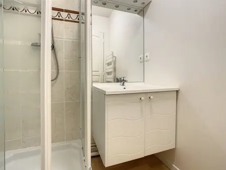 Appartement lumineux à 100m de la plage avec balcon, parking, idéal pour séjours courts et longs - Photo 12