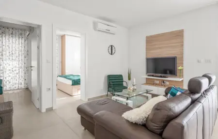 4 BEDROOM AMAZING APARTMENT IN, Appartement 4 personnes à Srima - Photo 1