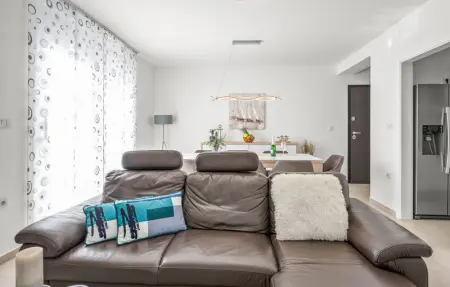 4 BEDROOM AMAZING APARTMENT IN, Appartement 4 personnes à Srima - Photo 2