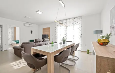 4 BEDROOM AMAZING APARTMENT IN, Appartement 4 personnes à Srima - Photo 3