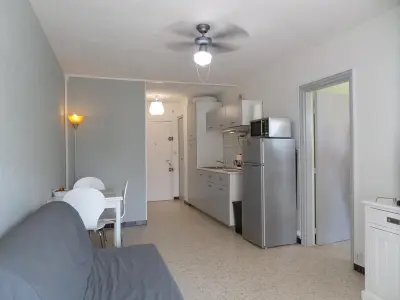 Appartement à Mauguio, Charmant 2 pièces rénové proche plage avec loggia vitrée, TV, local vélos et parking - L909482