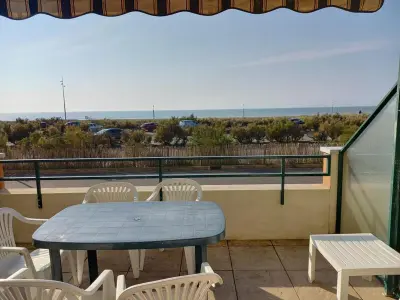 Appartement à Notre Dame de Monts, Appartement bord de mer, 5 pers., animaux admis, parking, balcon équipé - L909576