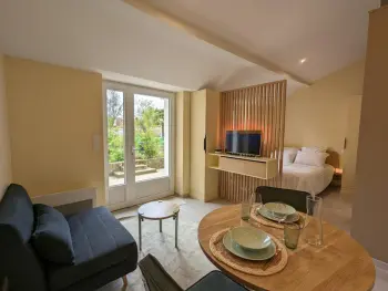 Appartement in Angoulême,Studio confort à Angoulême avec terrasse, proche transports, idéale pour couples et bébés. FR-1-653-231 N°978581